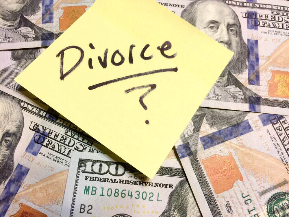Infografic: cât costă un divorț în Moldova – taxe de stat, onorarii avocat și alte cheltuieli